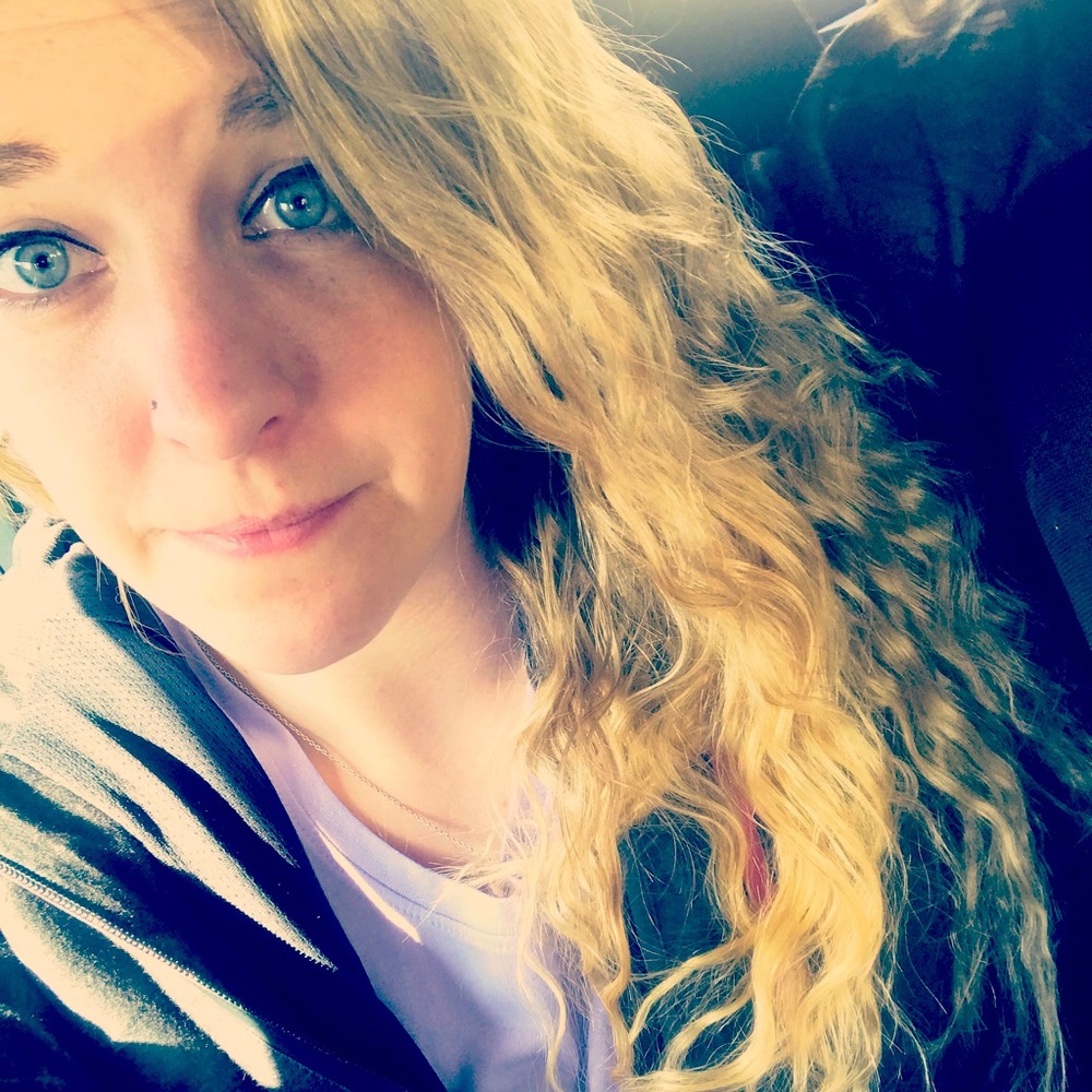 Meet your Posher, Caitlin